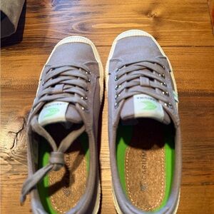 Cariuma Light Gray Sneakers with Green Insoles